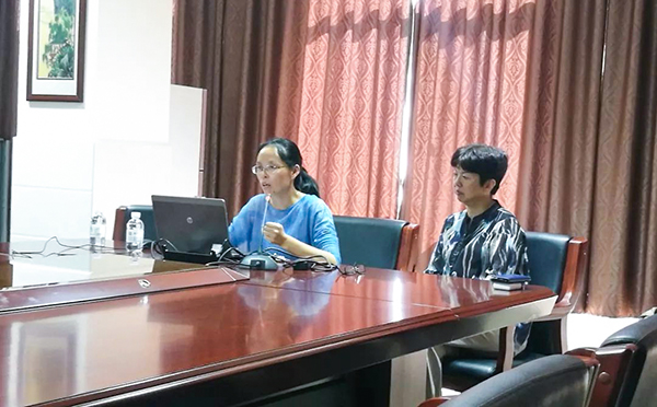 吴燕教授和何红梅主任与马龙区人民医院妇产王静主任等全体科室人员开展了辅助生殖技术的经验交流